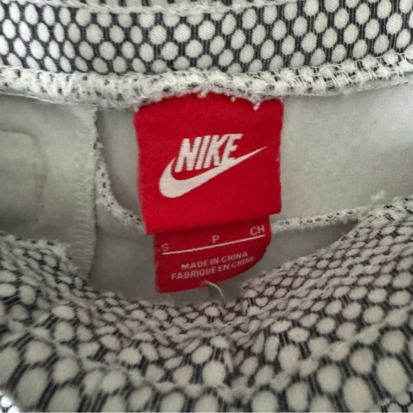 Nike Tech Fleece Shorts - Picture 4 of 6